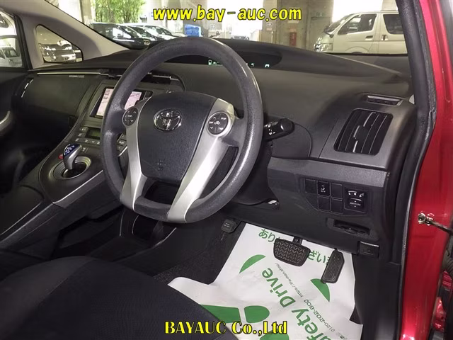 TOYOTA PRIUS