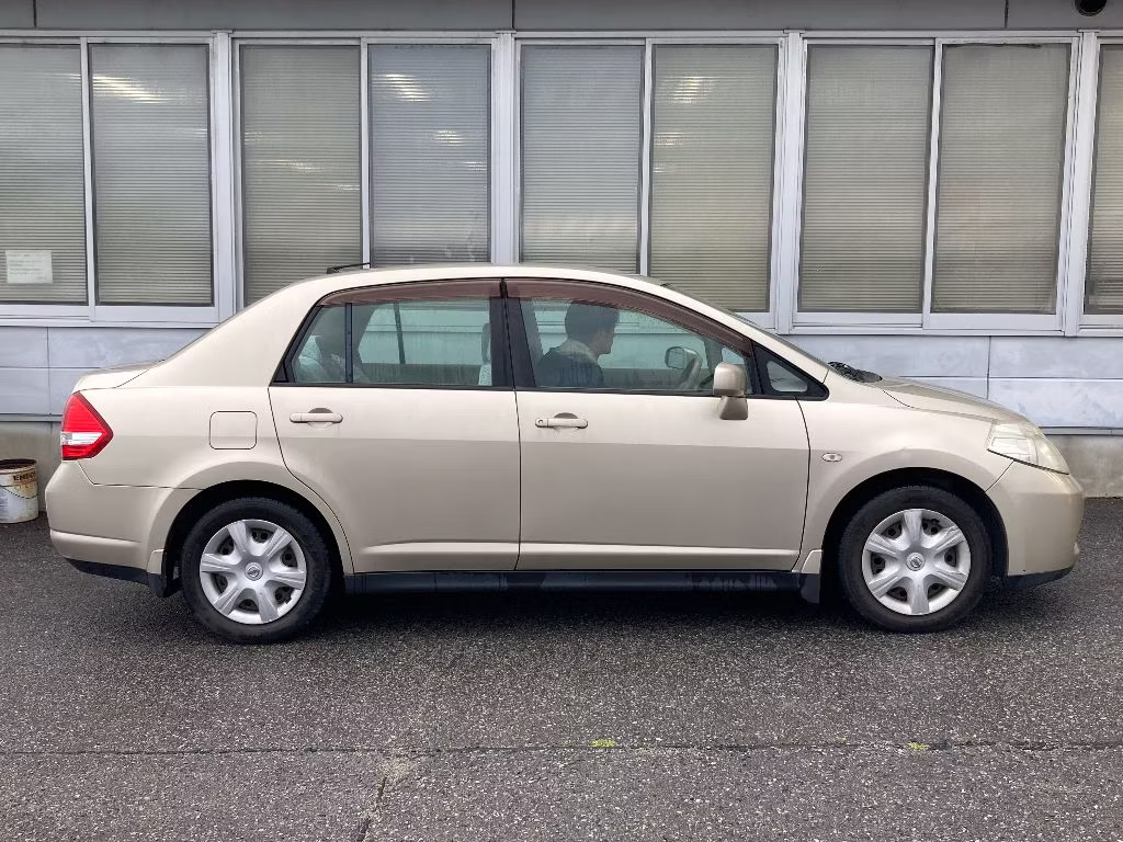 NISSAN TIIDA LATIO