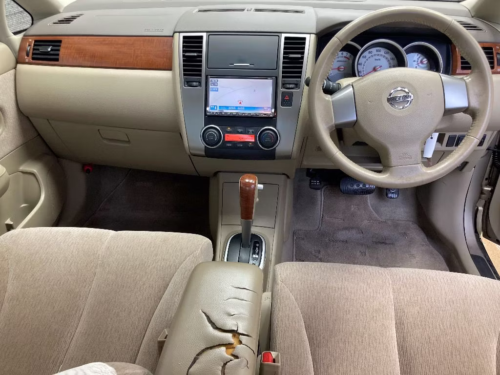NISSAN TIIDA LATIO