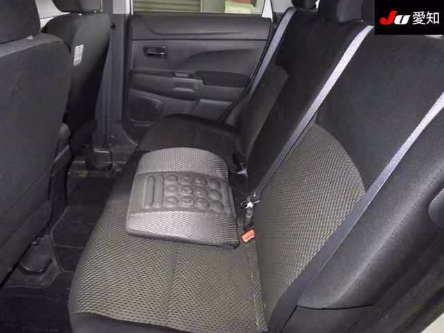 MITSUBISHI RVR