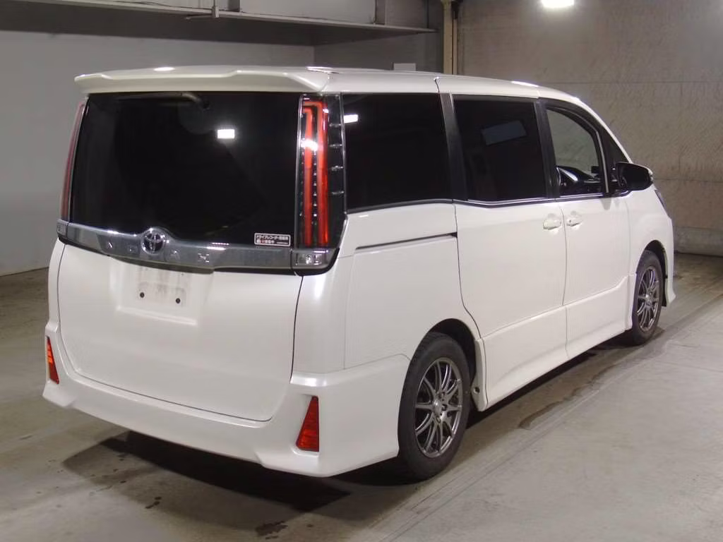 TOYOTA NOAH