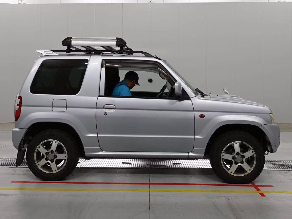 MITSUBISHI PAJERO MINI