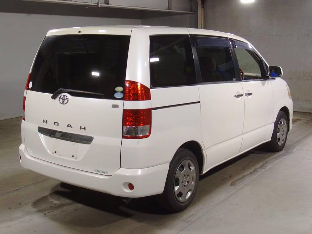 TOYOTA NOAH