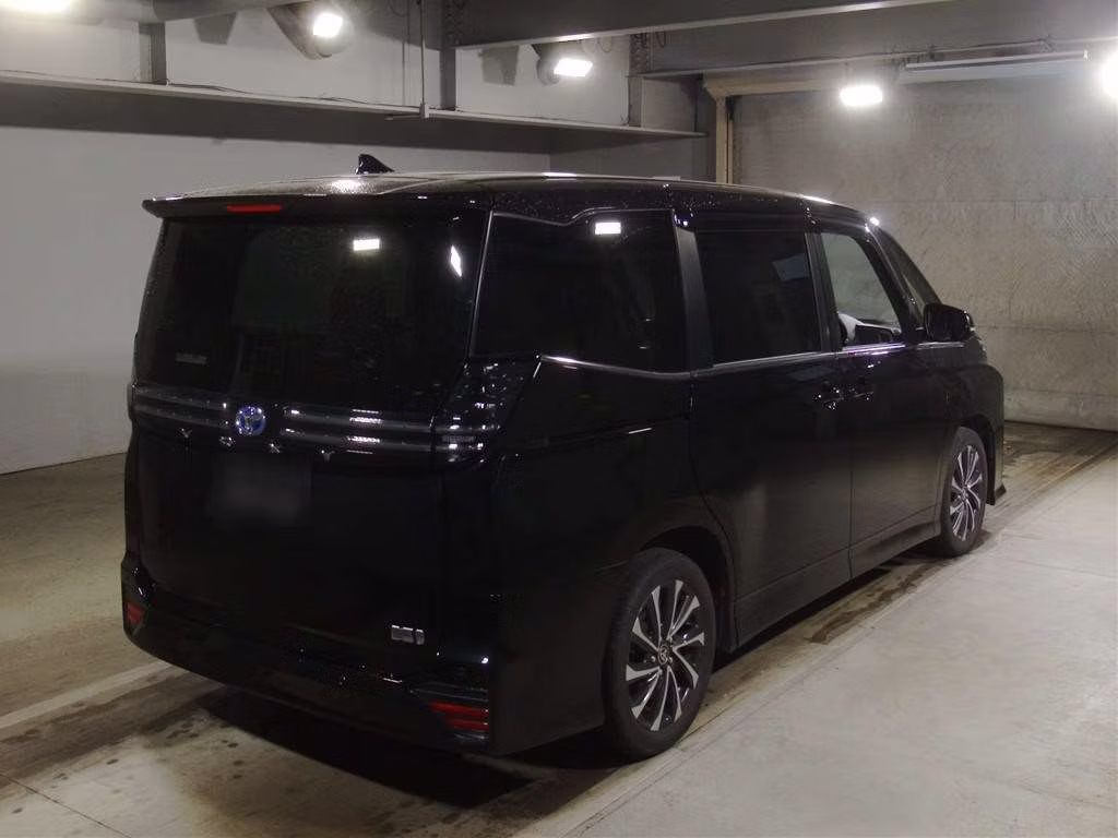 TOYOTA VOXY