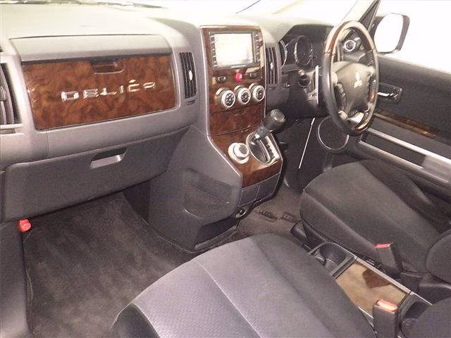 MITSUBISHI DELICA D:5