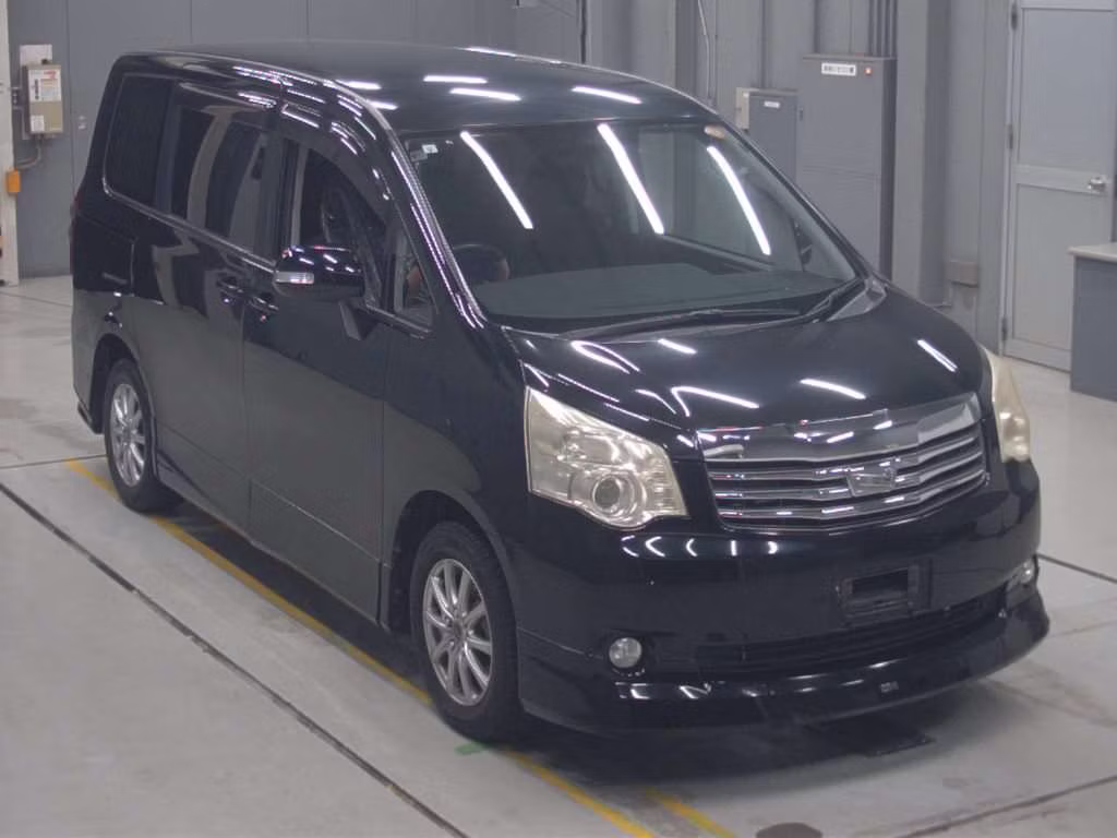 TOYOTA NOAH