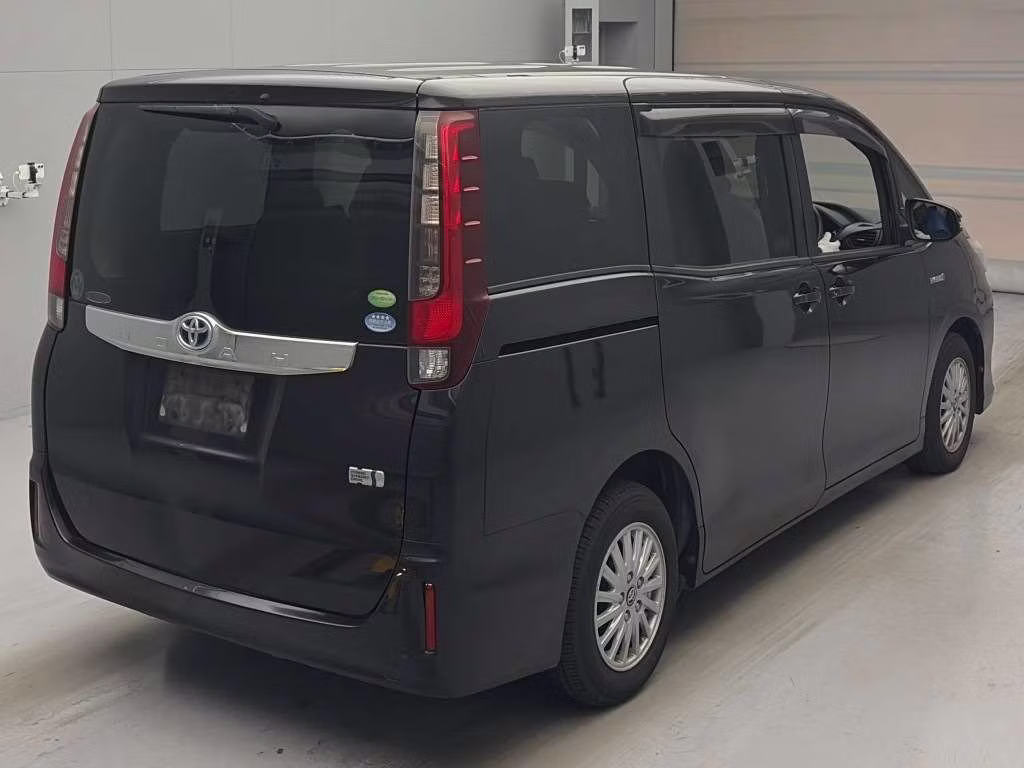 TOYOTA NOAH
