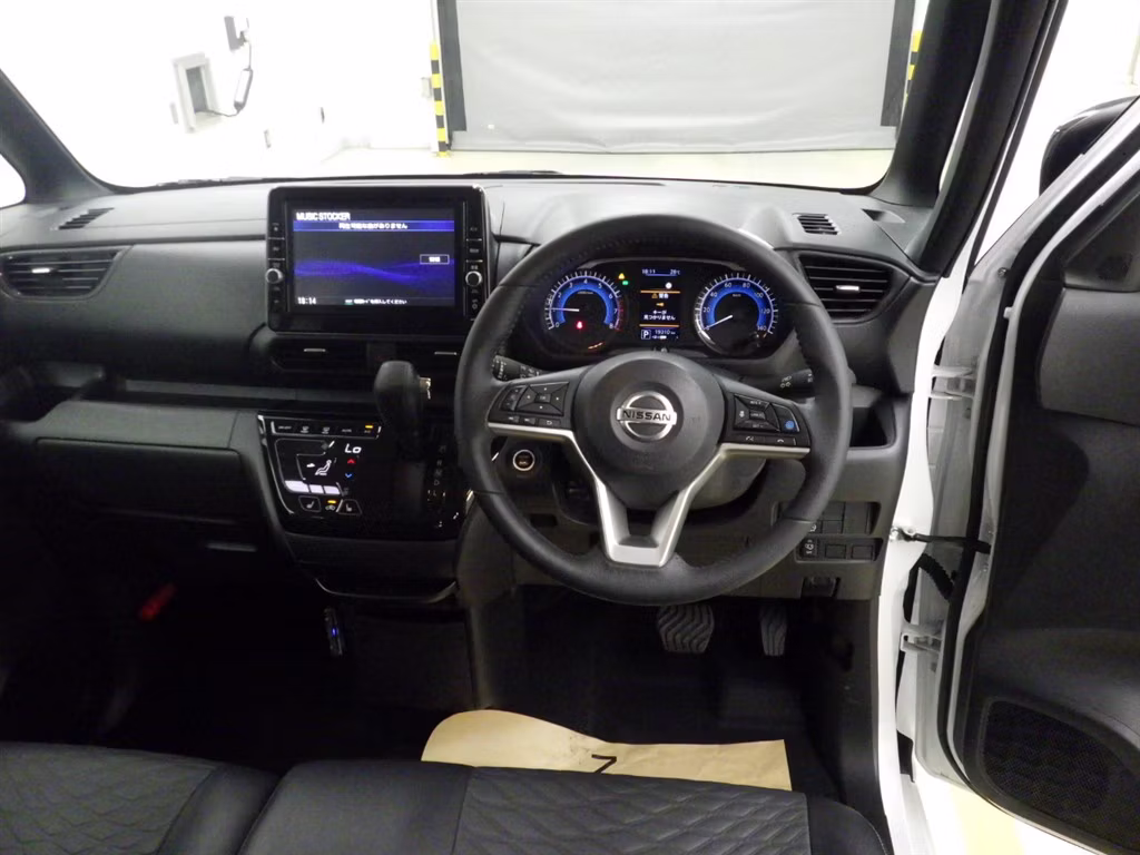 NISSAN ROOX