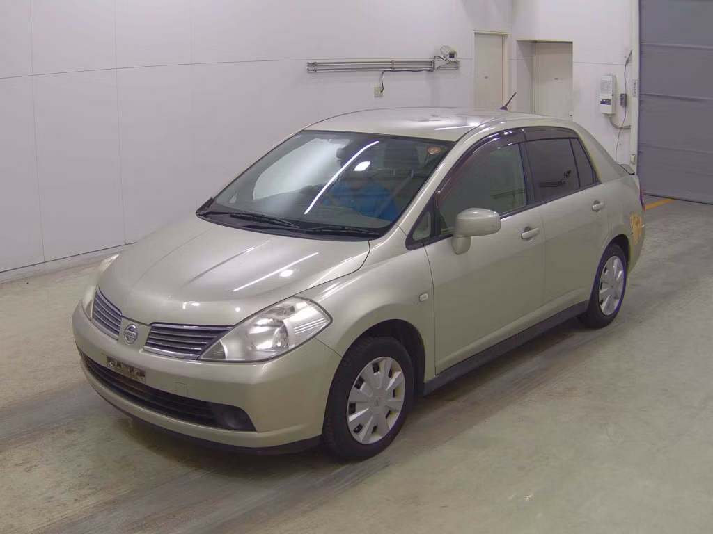 NISSAN TIIDA LATIO