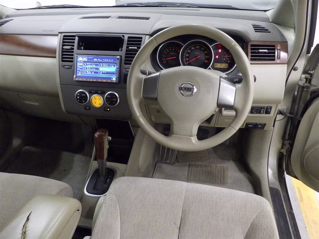 NISSAN TIIDA LATIO