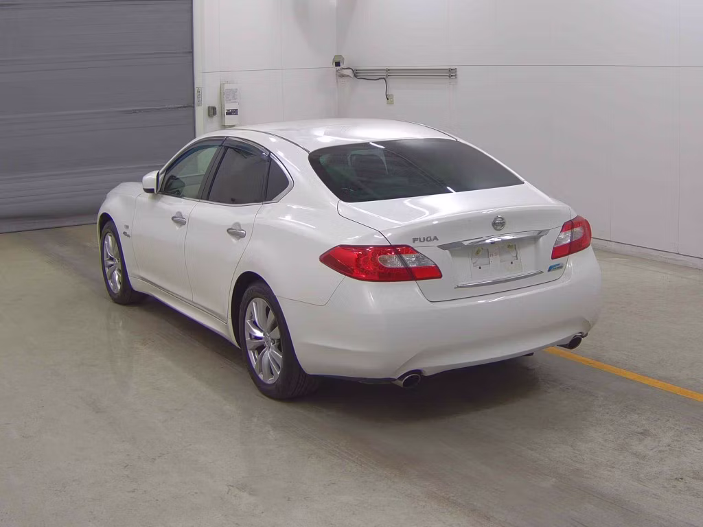 NISSAN FUGA