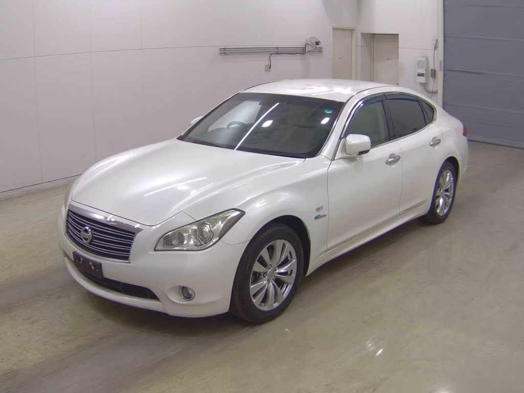 NISSAN FUGA