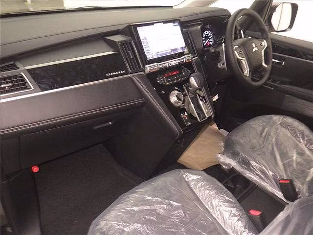 MITSUBISHI DELICA D:5