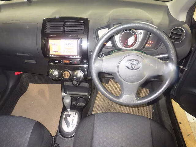 TOYOTA IST