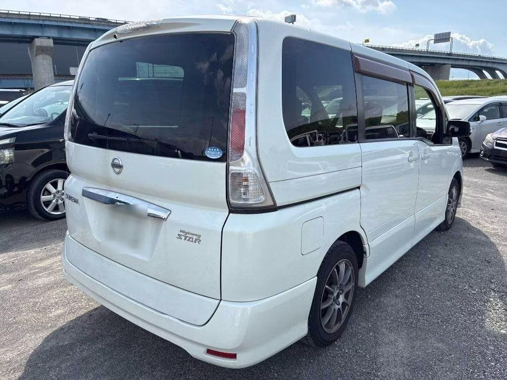 NISSAN SERENA