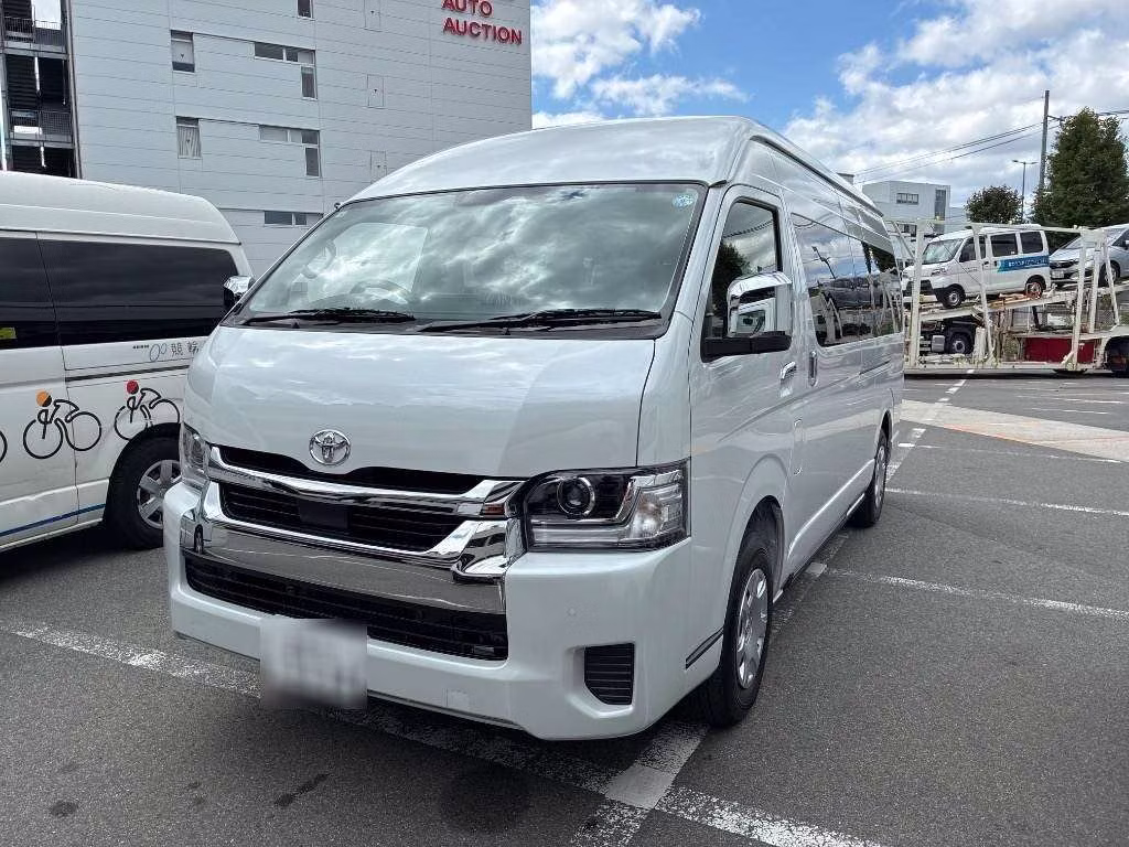 TOYOTA HIACE