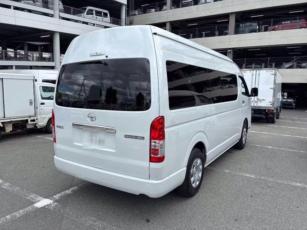 TOYOTA HIACE