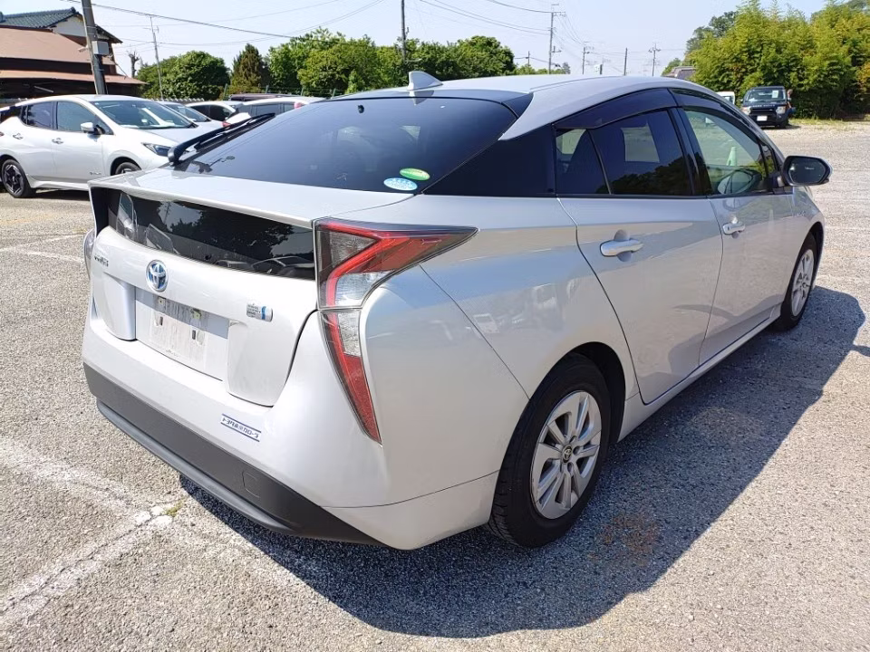 TOYOTA PRIUS
