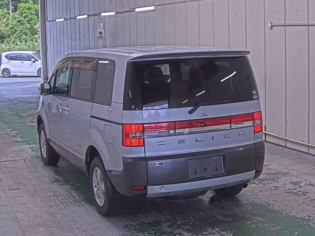 MITSUBISHI DELICA D:5