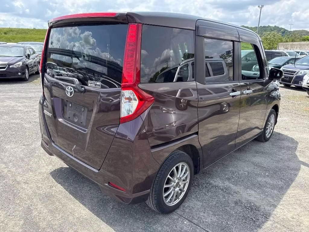TOYOTA ROOMY