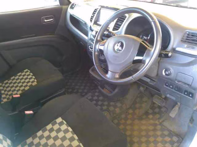 MITSUBISHI DELICA D:2