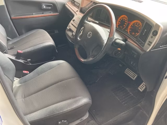 NISSAN ELGRAND