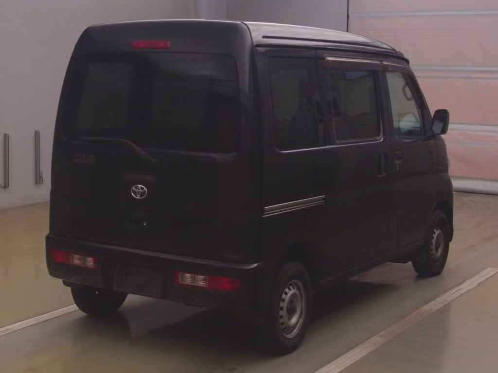 TOYOTA PIXIS VAN