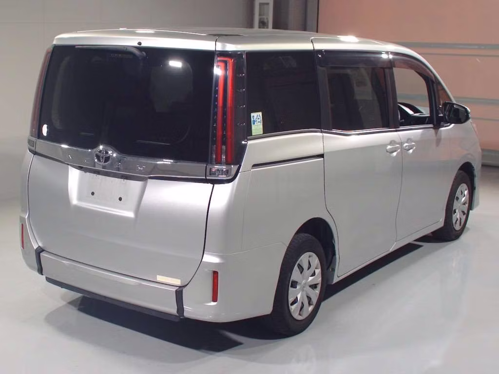 TOYOTA NOAH