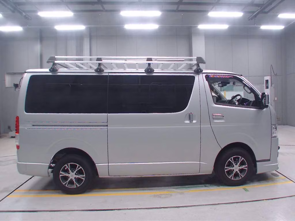 TOYOTA REGIUS ACE