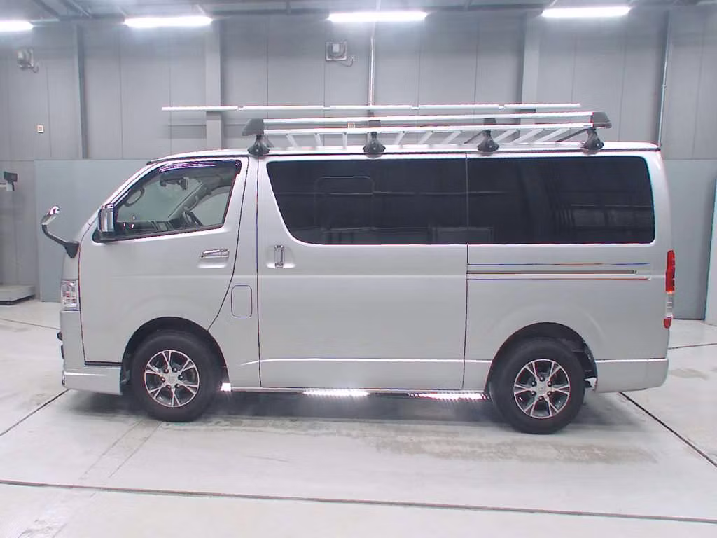 TOYOTA REGIUS ACE