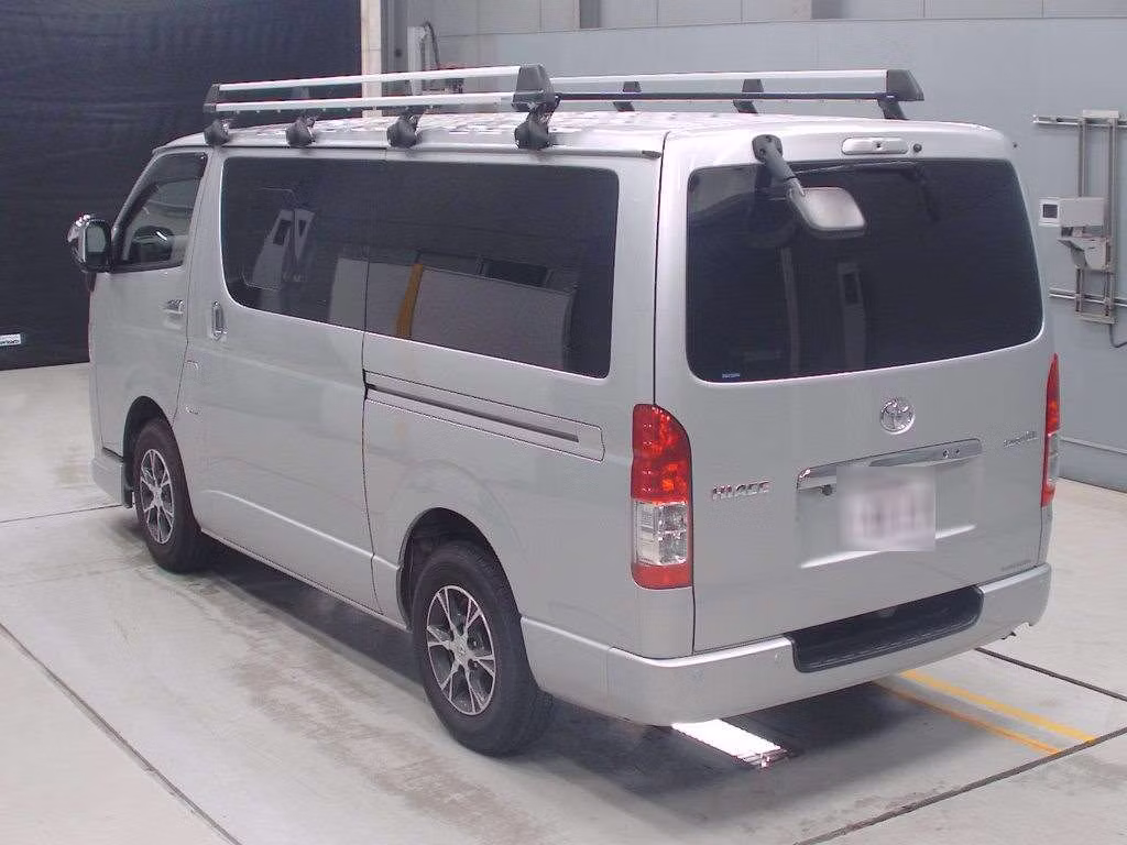 TOYOTA REGIUS ACE