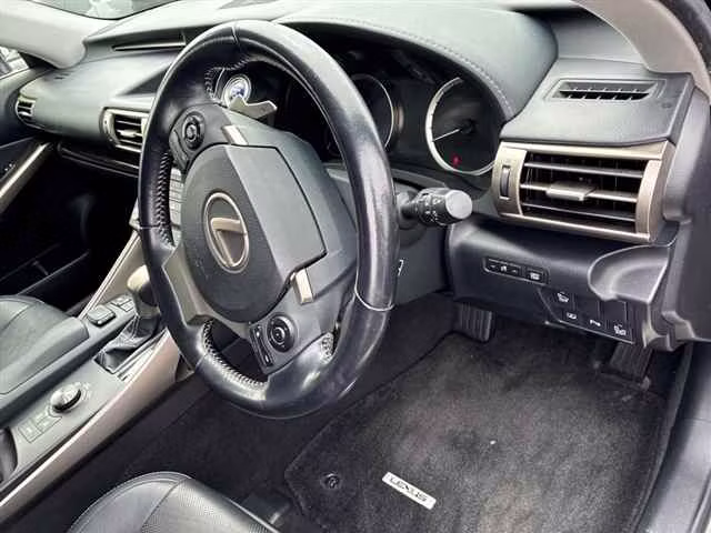 LEXUS IS300H