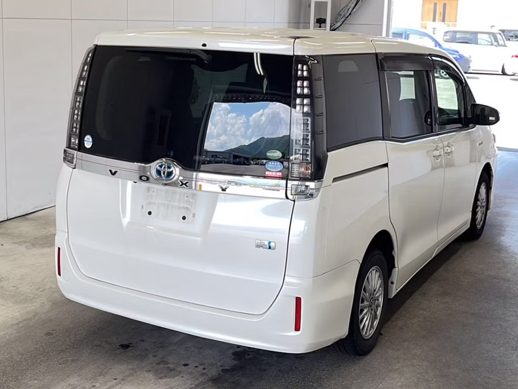 TOYOTA VOXY