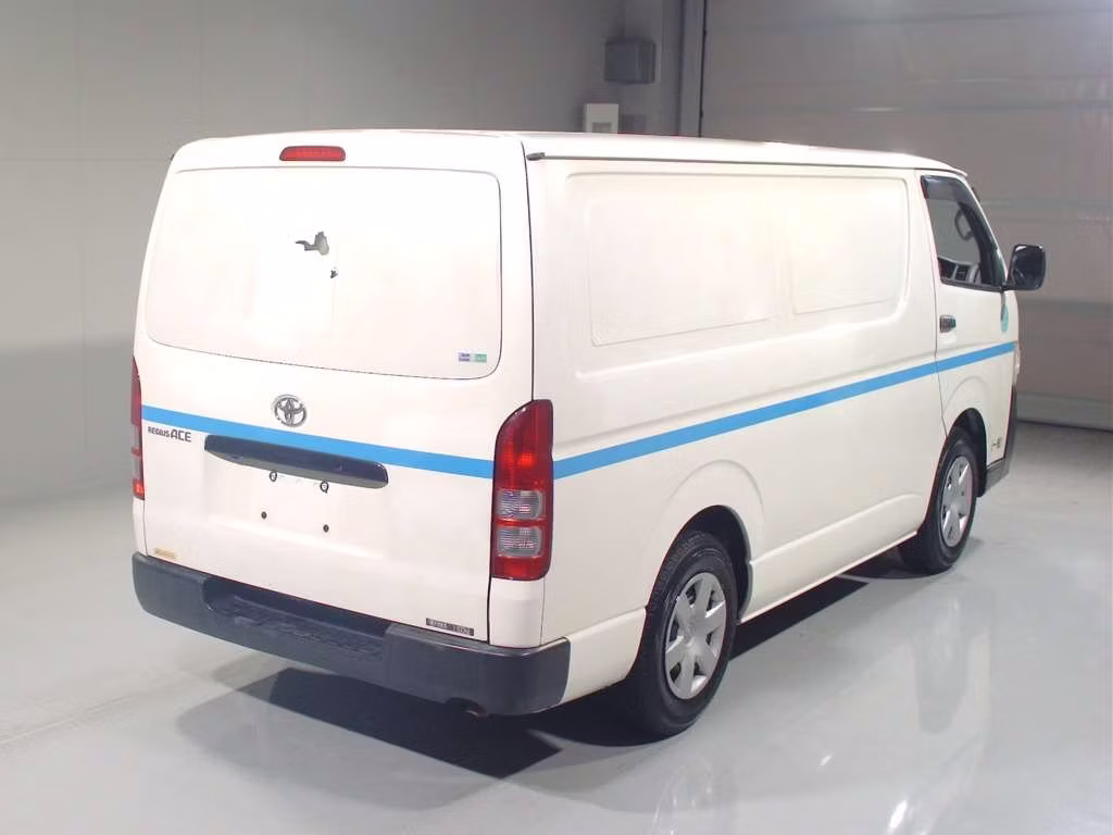 TOYOTA REGIUS ACE