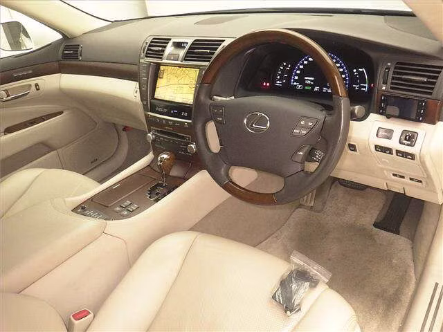 LEXUS LS600H