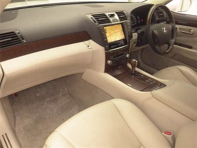 LEXUS LS600H