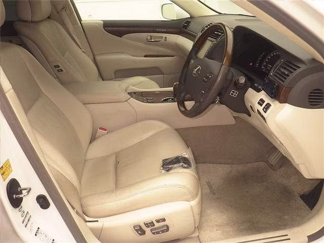 LEXUS LS600H