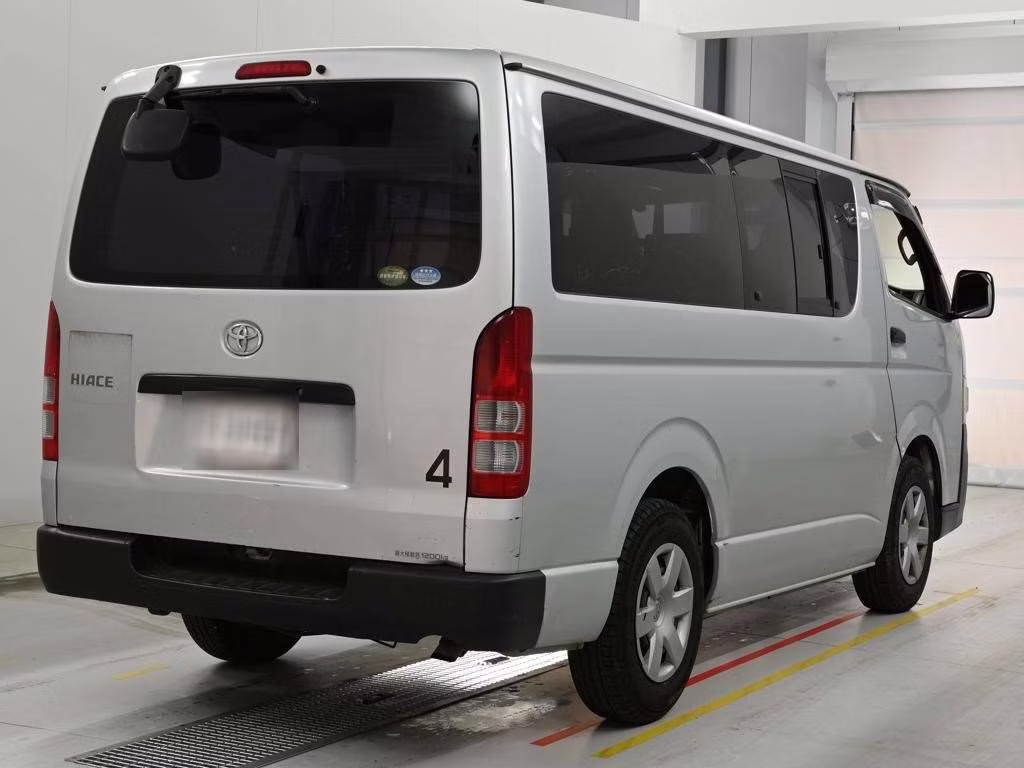 TOYOTA REGIUS ACE