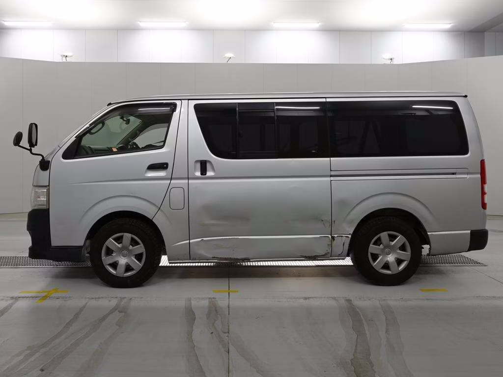TOYOTA REGIUS ACE