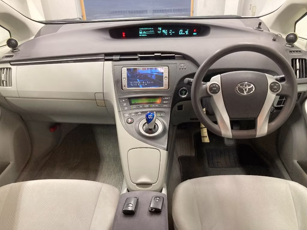 TOYOTA PRIUS