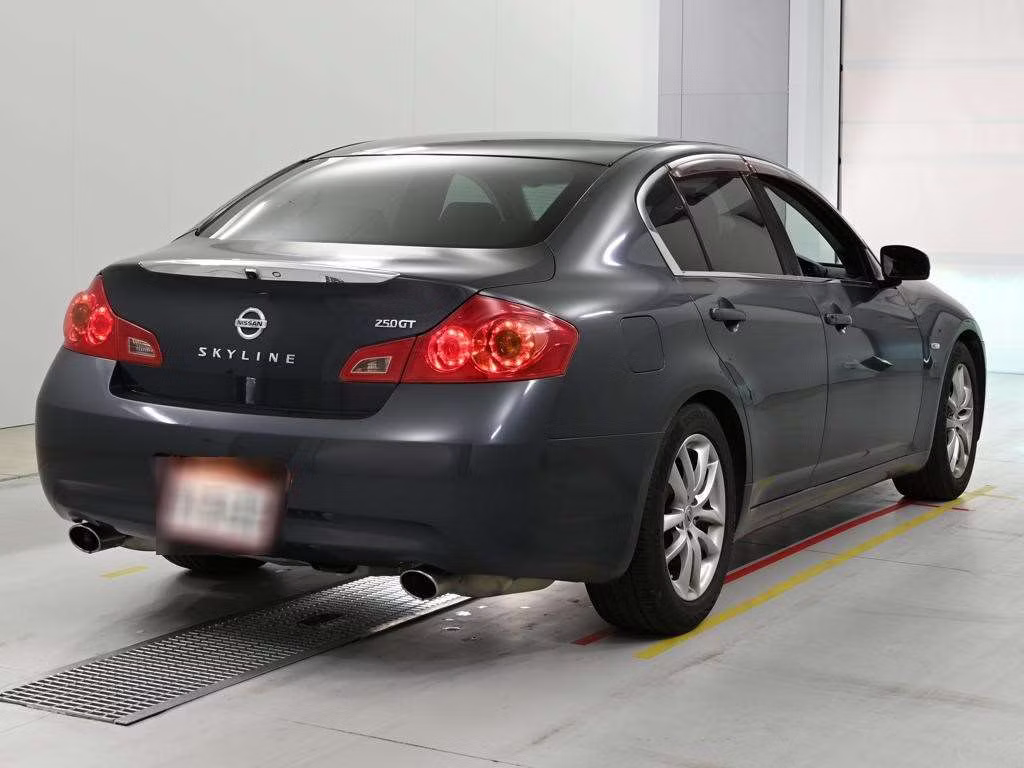 NISSAN SKYLINE