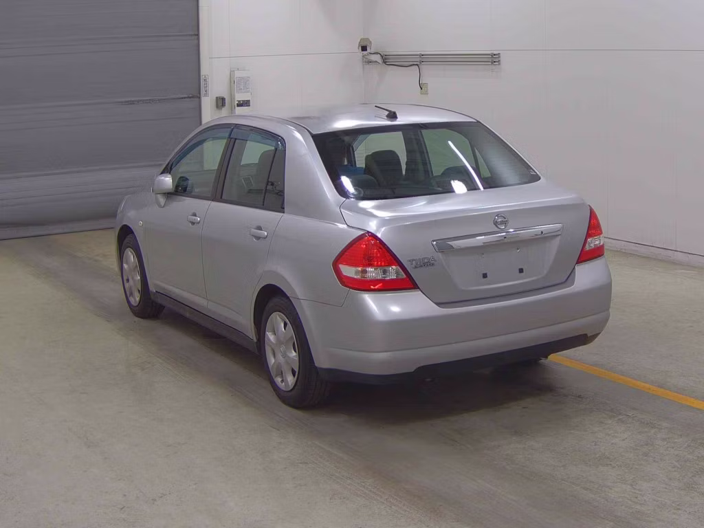 NISSAN TIIDA LATIO