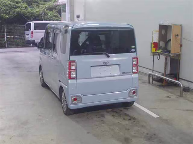 DAIHATSU WAKE