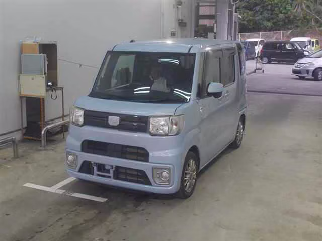 DAIHATSU WAKE