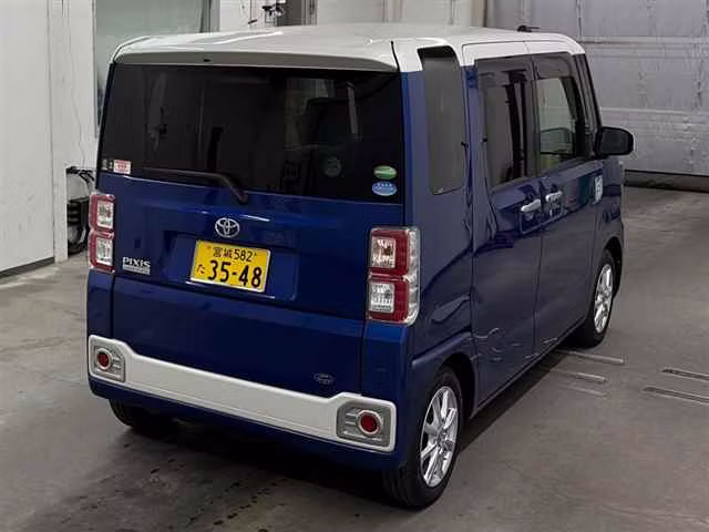TOYOTA PIXIS MEGA
