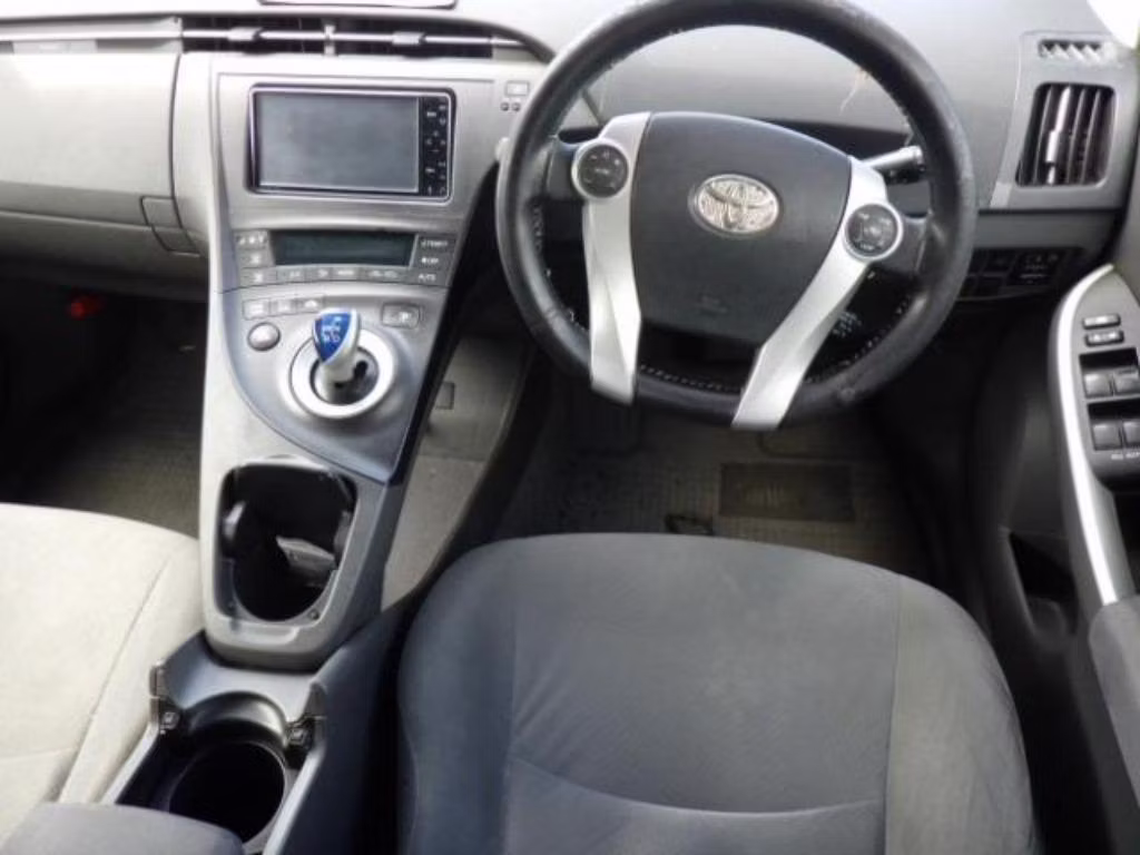 TOYOTA PRIUS