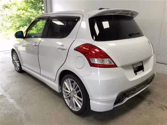 SUZUKI SWIFT