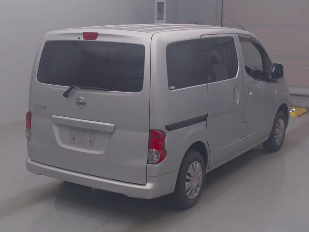 NISSAN NV200