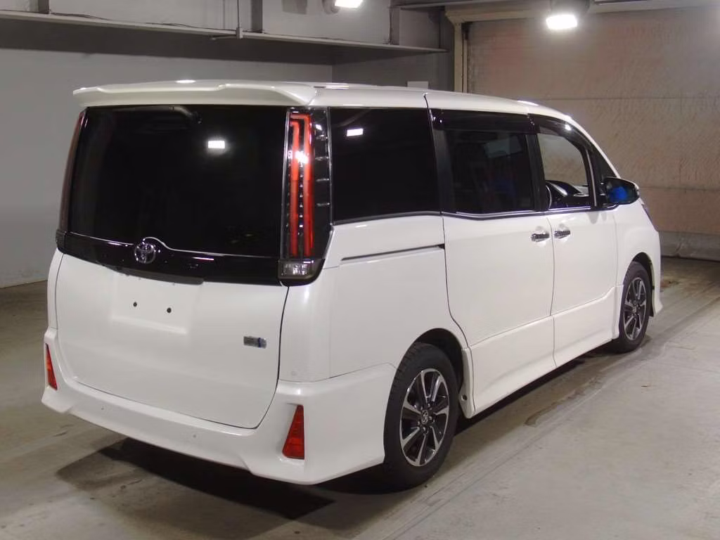 TOYOTA NOAH