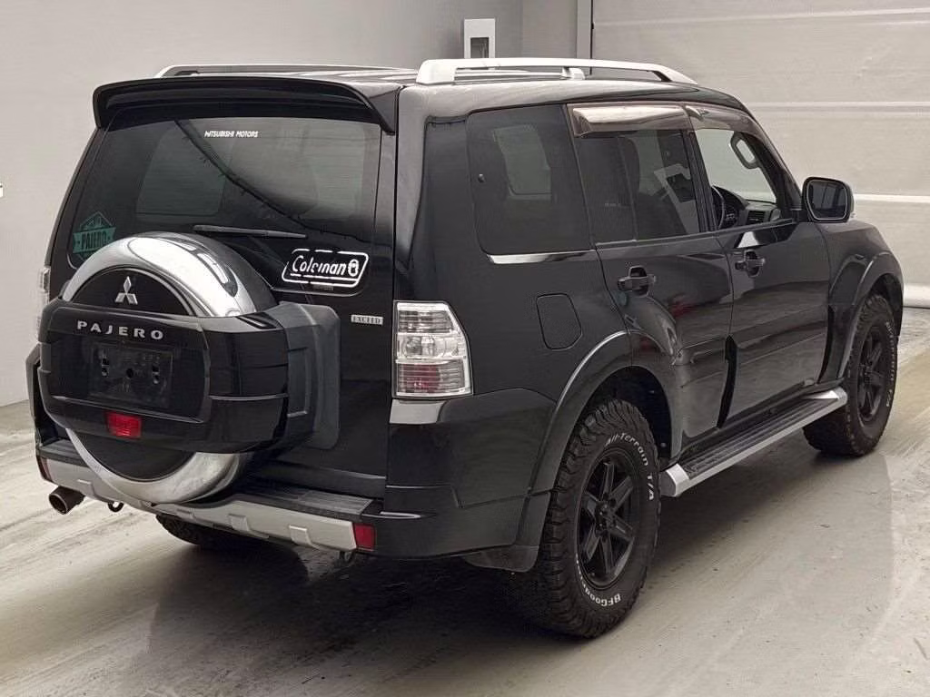MITSUBISHI PAJERO